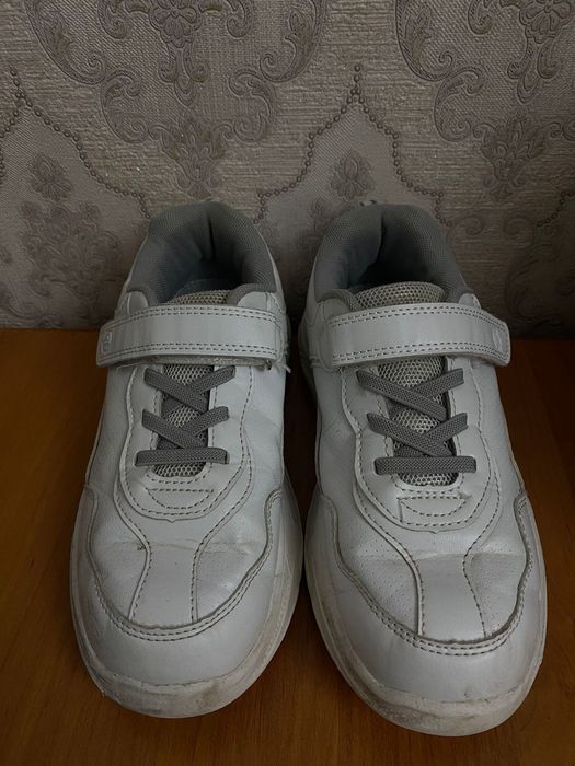 Продам кроссовки