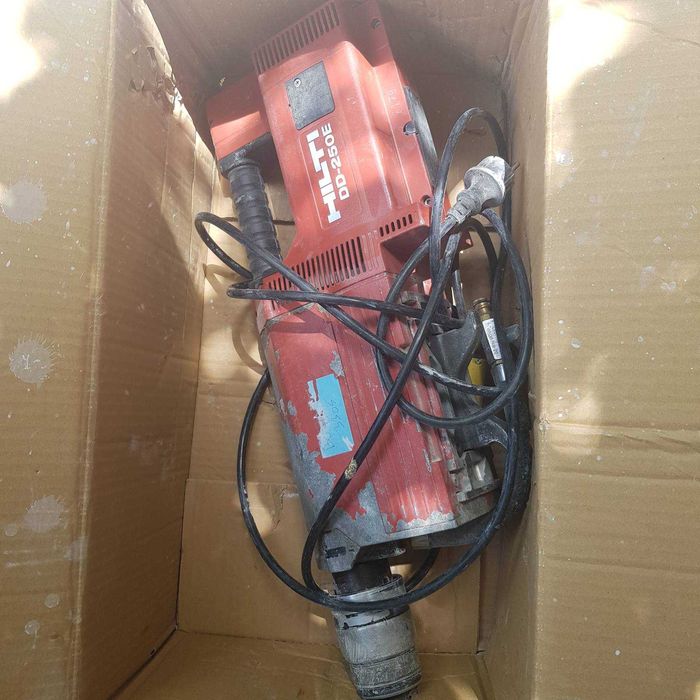 Диамантено пробивна машина DD250 HILTI