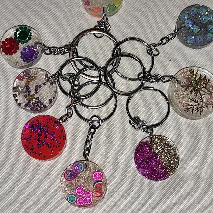 Продам брелки из эпоксидной смолы