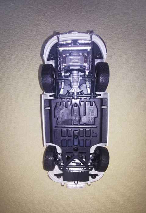 Колекционерски модел на Aston Martin V12 Vanquish Джеймс Бонд филм !