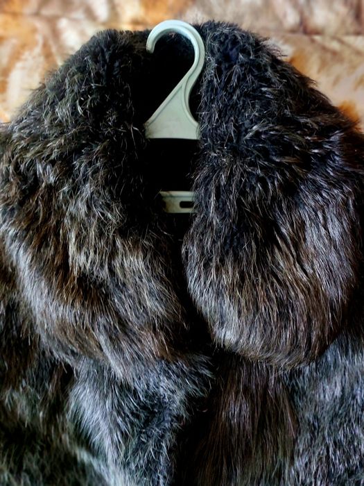 Продам женскую шубу