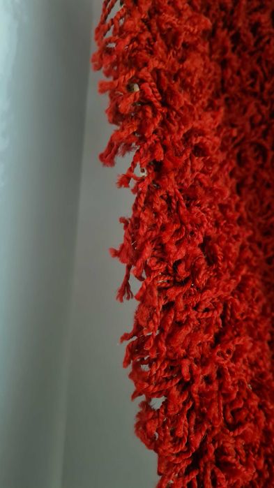 Covor rosu cu par lung