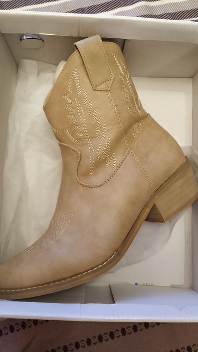 Botine noi mărime 37