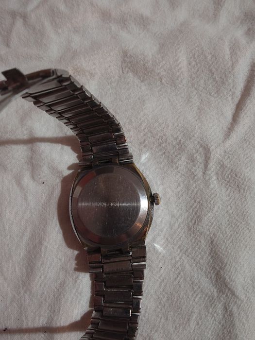 Полет, съветаки механичен часовник, с ръчно навиване.