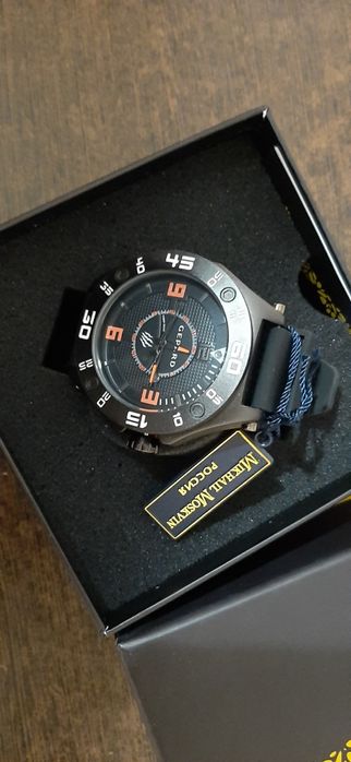 Продам стильные мужские часы.