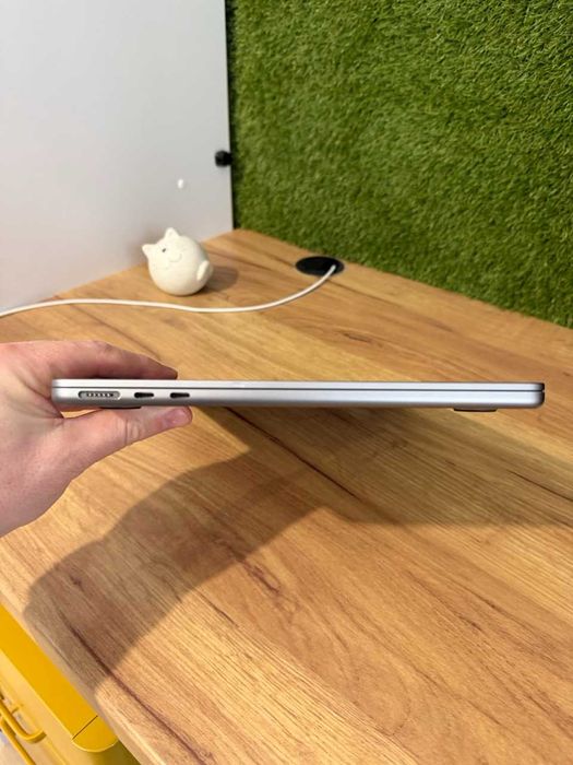 Macbook AIR 13" M2 8GB RAM, 256GB SSD, 94% батерия