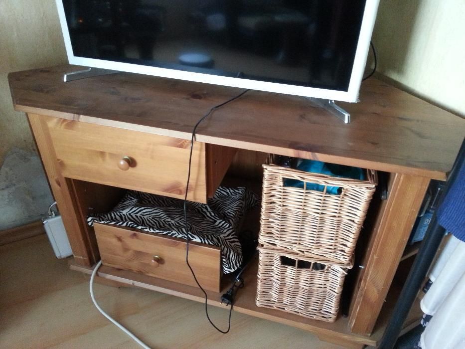 Ъглова  маса с чекмеджета