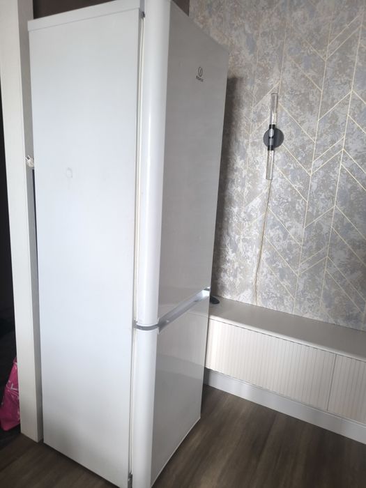 Холодильник Б/у, в нерабочем состоянийи