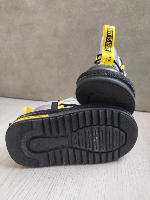 Vând încălțăminte băiat