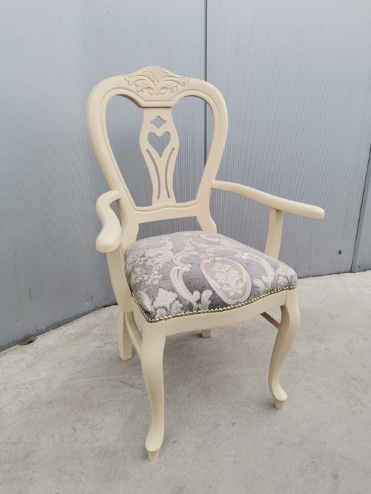 Scaun deosebit din lemn masiv