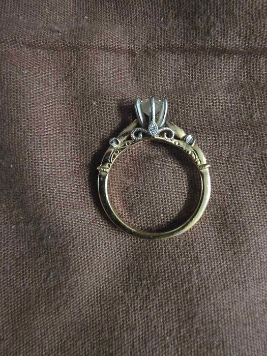 Естествен деамант