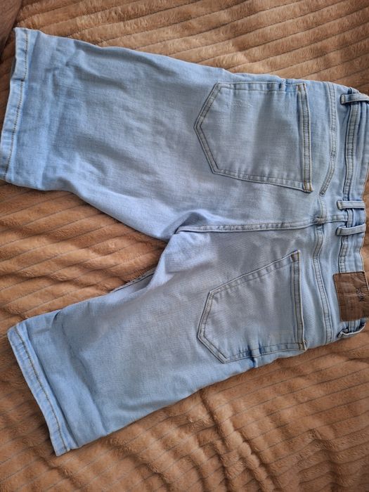 pantaloni scurti