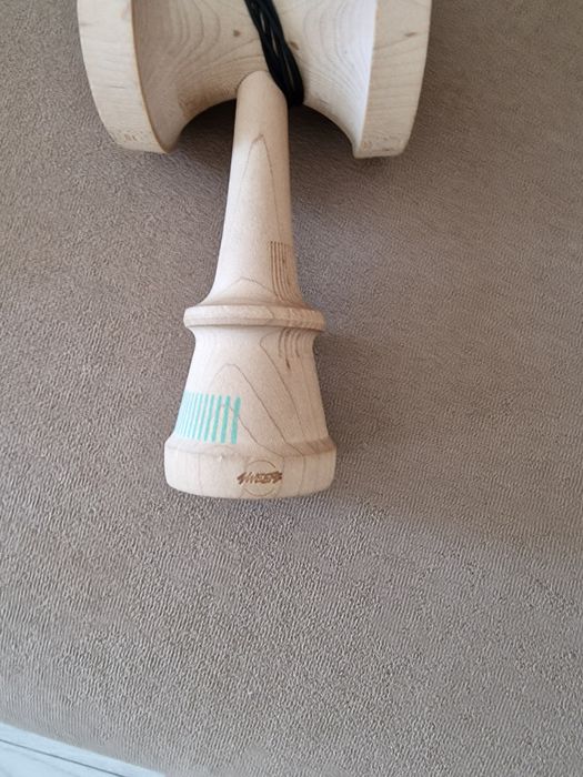 Kendama Sweets BROKEN BONES – Mint Green – Anti Skid
Broken Shape
Maple

TAMA
Beech
Antiskid Clear