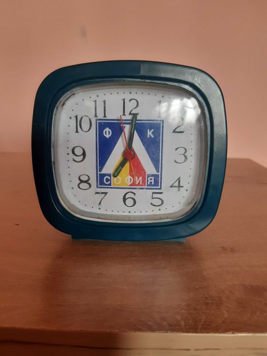 Часовник с емблемата на Левски