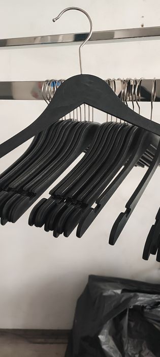 Пластмасови закачалки -плътни и стабилни