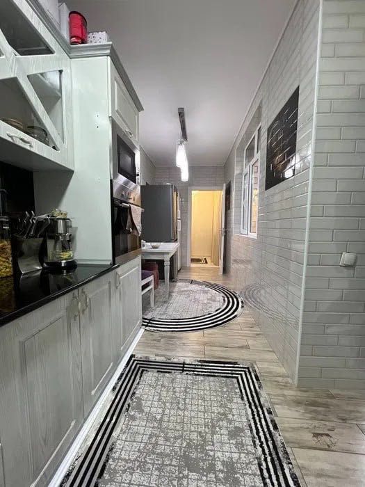 между  мечетями: Кух ота, Термизий, Тахтапул.
Чорсу, Ривьера Корзинка,