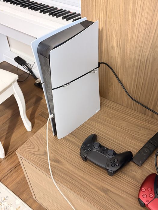 Playstation 5 slim (обмен на мак m2)