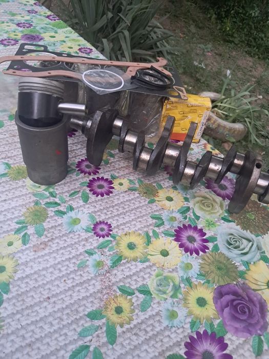 De vânzare lot de piese pt Dacia 1300 set motor