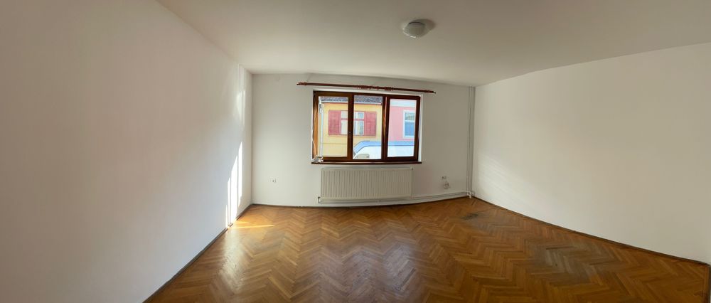 Casa în cartierul Trei Stejari – ideală pentru o familie / birouri / investiție