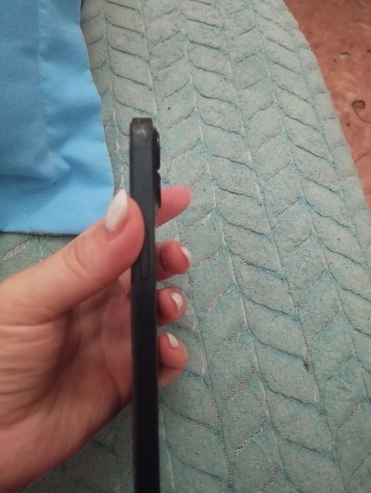 Продаю айфон 13 в хорошем состоянии