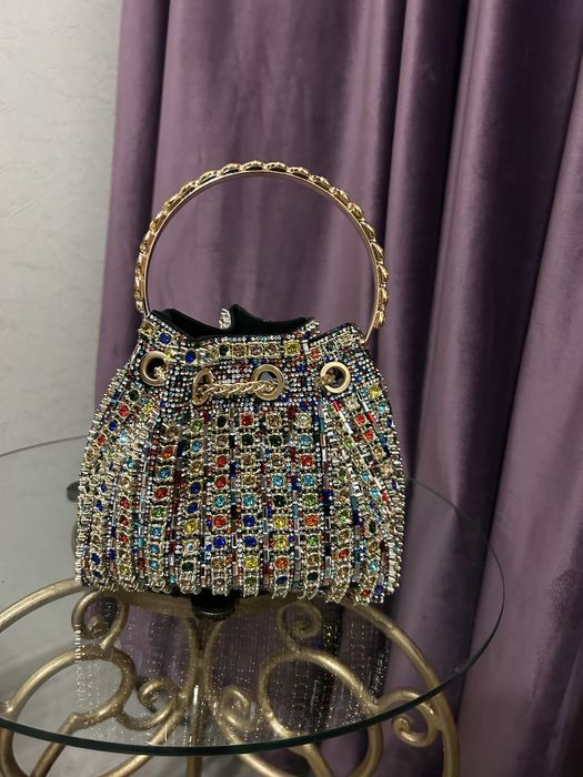 Сумка шикарная со стразами.