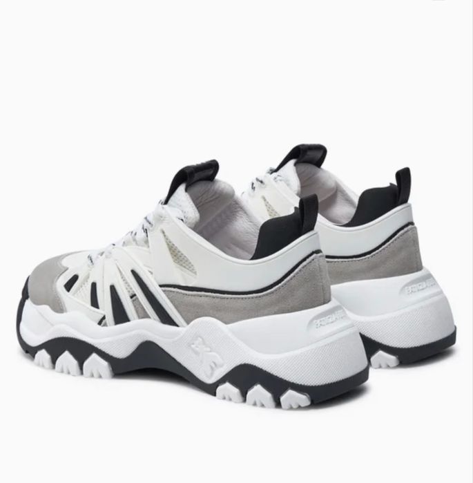 Patrzia pepе сникърс