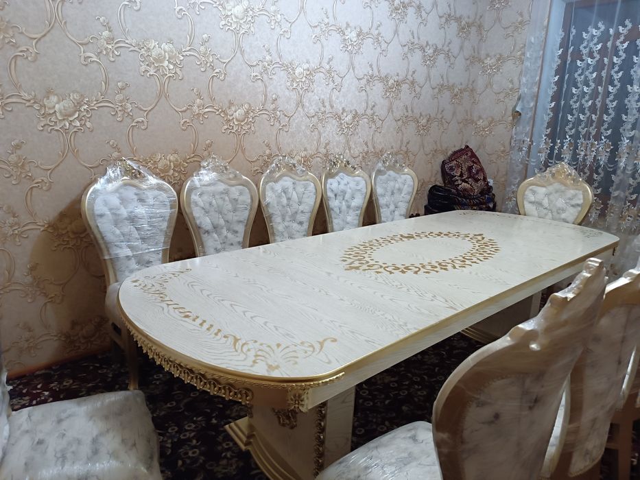 Mehmonhona uchun yangi stol stul