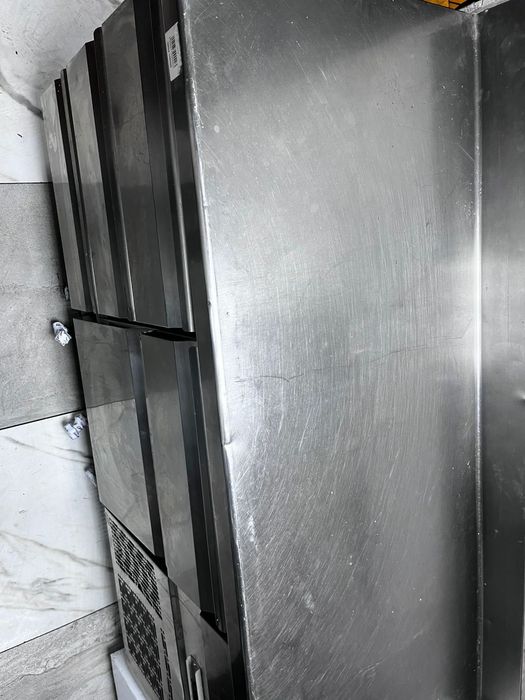 Стол холодилник в хорошем состояние