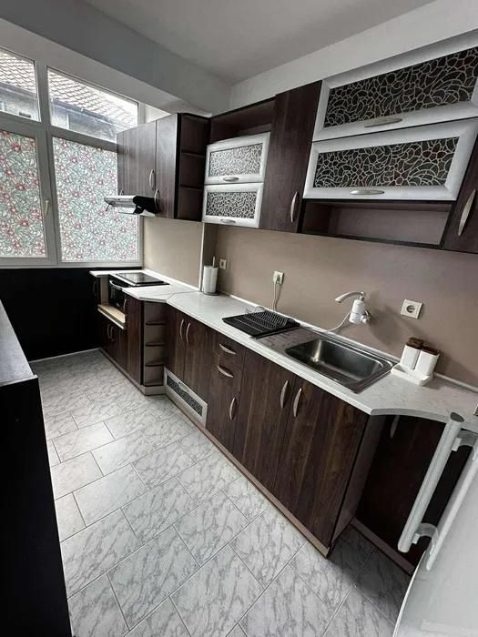 Дава се под наем Етаж от къща в Варна, Генералите - 120 кв.м за 1000 € - Снимка #1