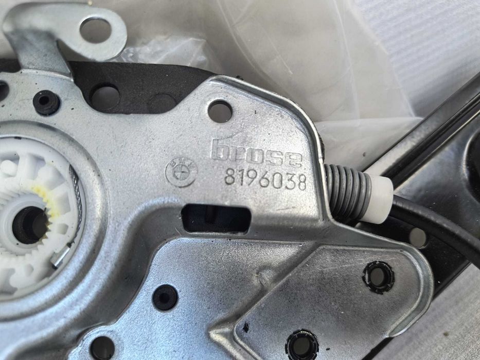 Macară Macara Geam Față Dreapta BMW Seria 3 E46 Sedan / Break 1998-2005 Cod OEM 51337020660 (5C2)