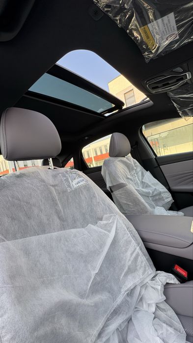 Roewe M7 DMH 2026 Gibrid 2050 km kulrang