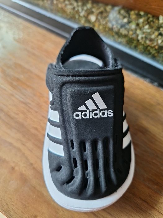 Бебешки сандали Адидас 19номер