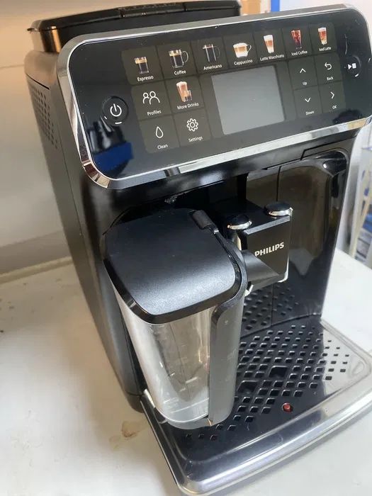 Vand espressor Philips LatteGo seria 5500