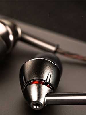 Casti 1More Quad-Driver. Hi-Res Audio