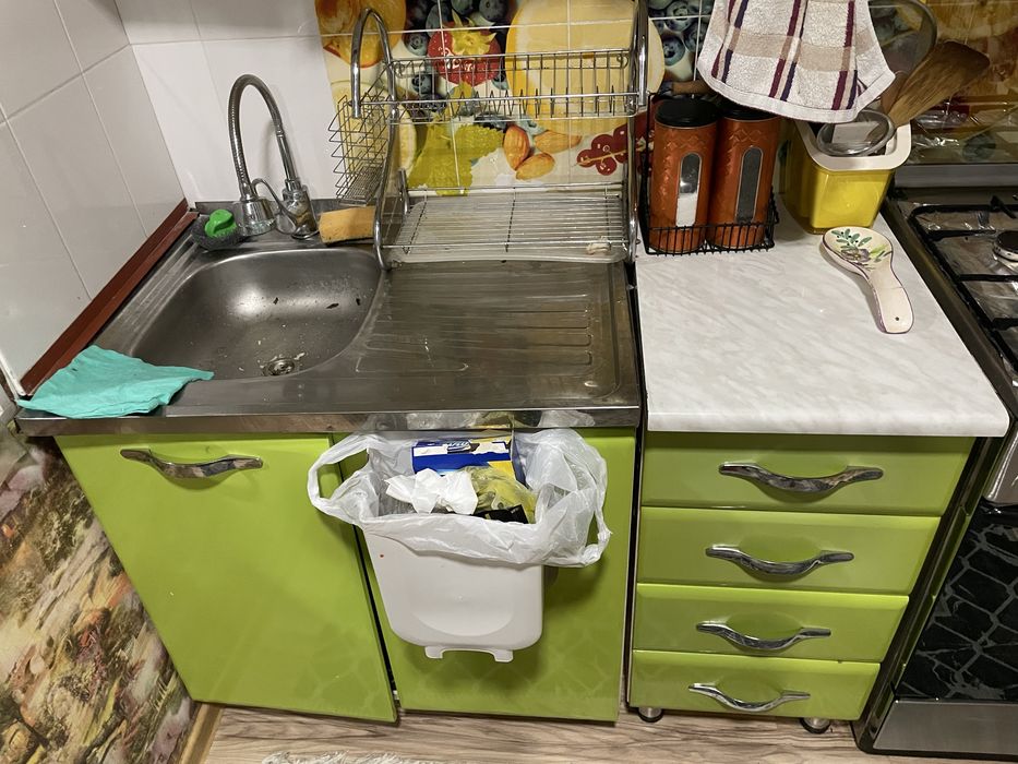 Кухоный гарнитур в хорошом состояний