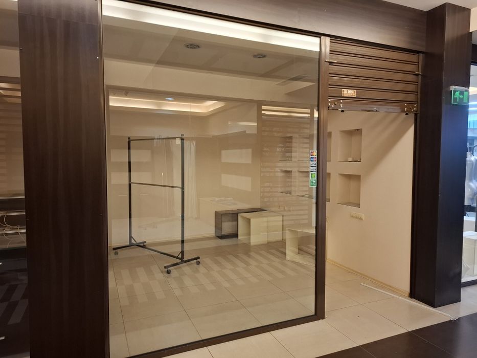 Дограма, ролетни врати за магазин, витрини