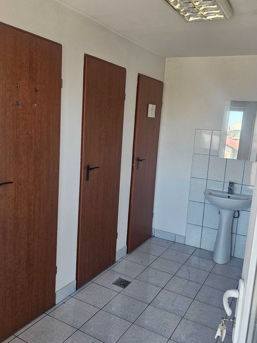 De închiriat spatiù comercial