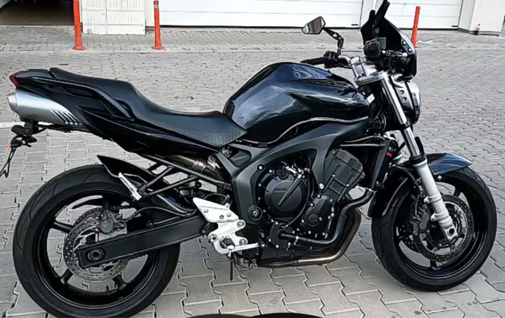 Motocicleta Yamaha FZ6 Naked