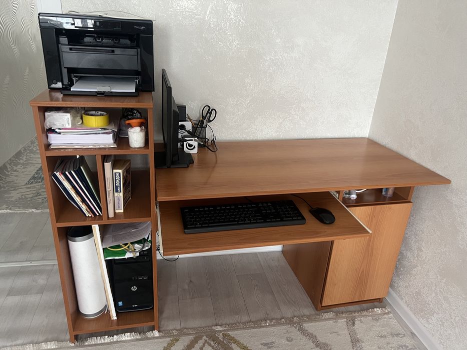 Продам компьютерный стол