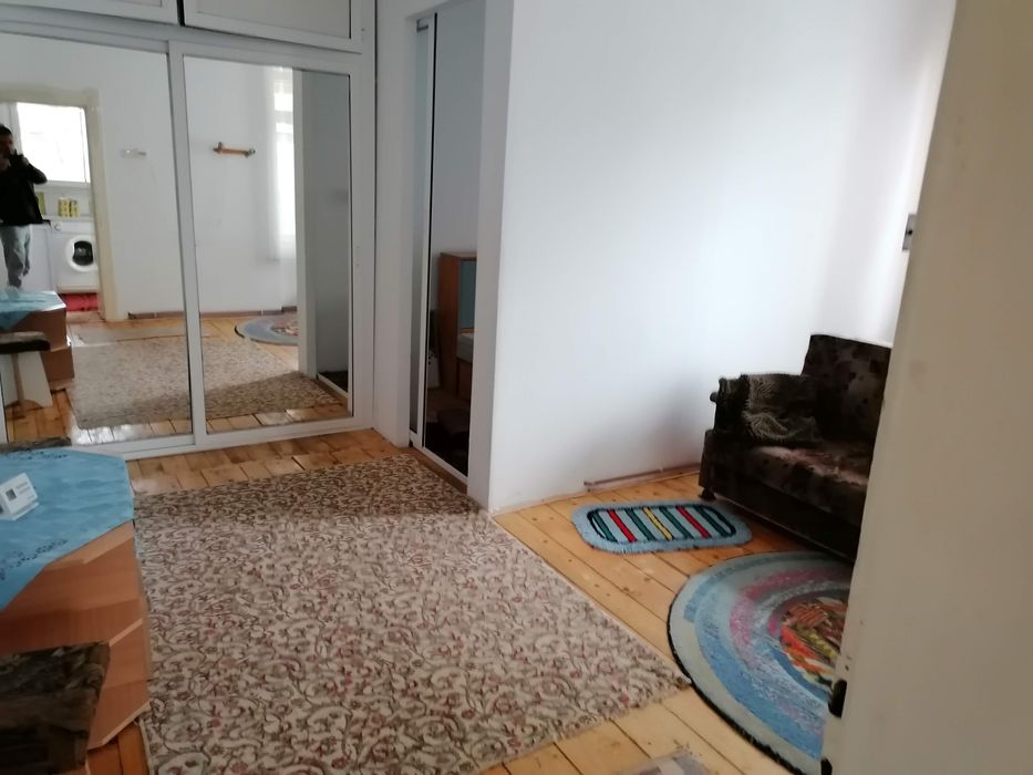 Închiriez apartament in Casa Andrei Muresanu