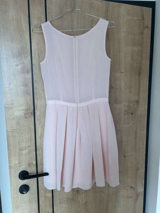 Дамска официална къса рокля с колан от камачета