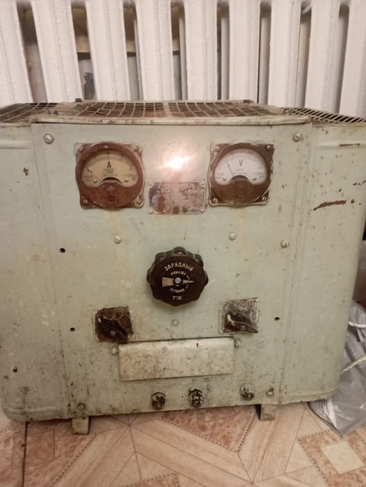 Зарядно- пусковое устройство