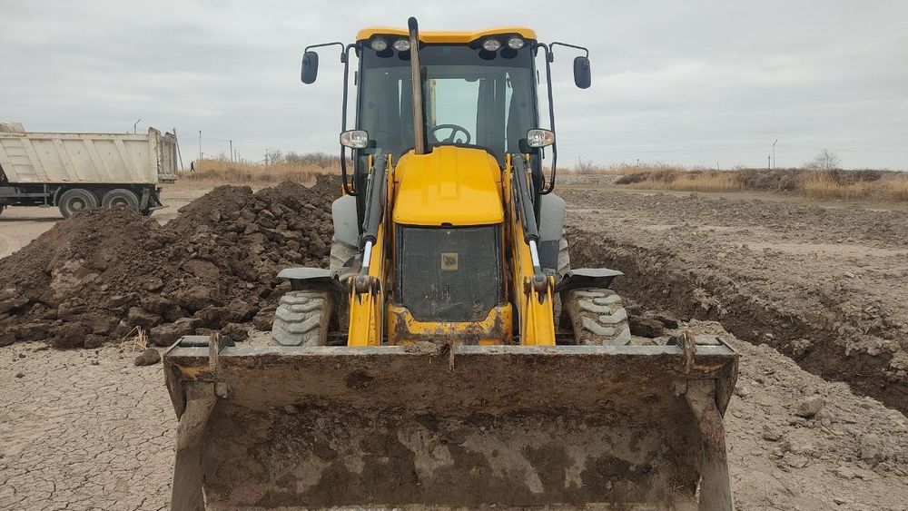 JCB angliskiy traktor