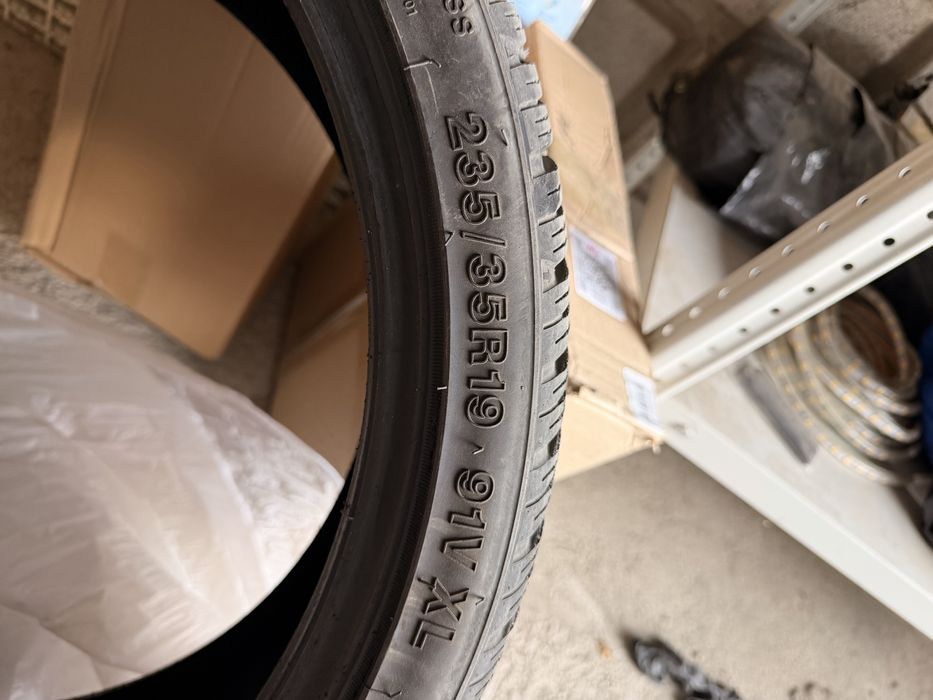 Продам шины 235/35/19