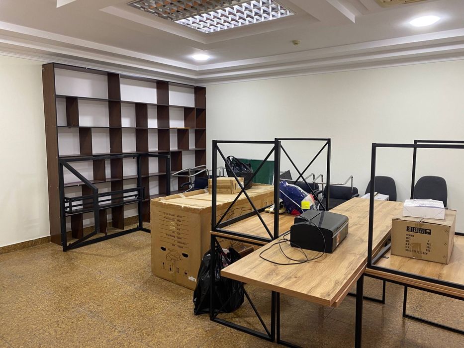 Большой комфортный офис, с мебелью со всеми удобствами!