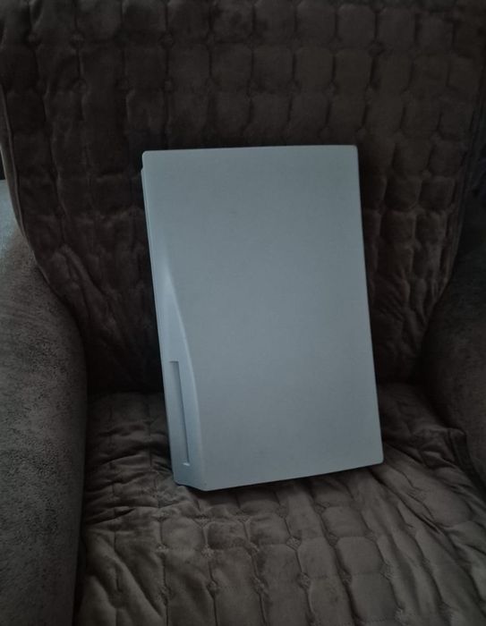 Продам PS 5 в отличном состоянии