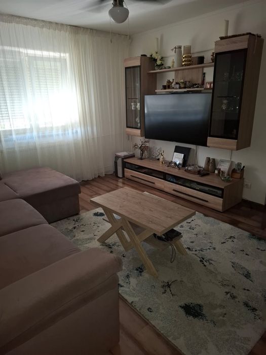 Apartament  2 camere  semidecomandat   bloc  reabilitat termic   la 50 m de scoala 99 si gradinita floare albastra