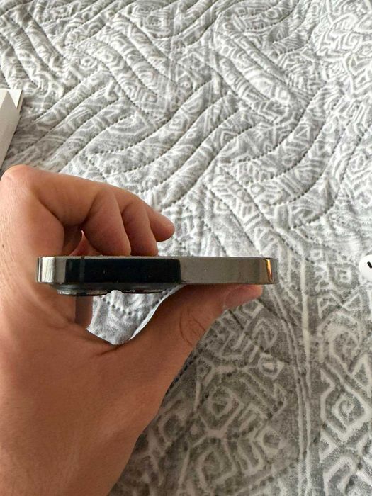 iPhone 13 Pro, 256 GB, черен цвят, с включени аксесоари