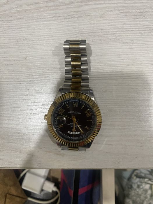 Erkaklar uchun zamonaviy klassik soat – oltin/kumush rang