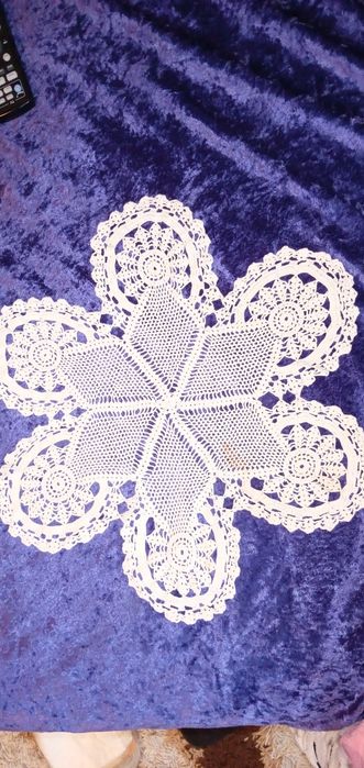 На една кука карета, кърпички, покривки